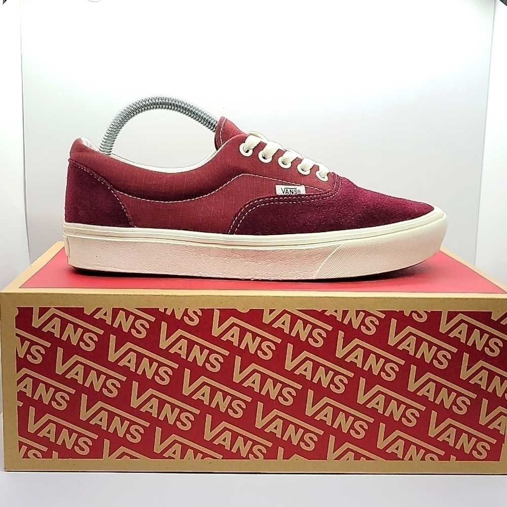 Unisex Vans canvas/suede skate shoes with box